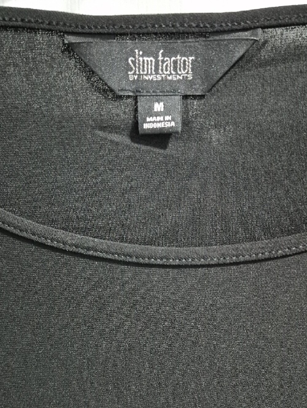 Slim Factor Black Long-Sleeve Grommet Top - Picture 3 of 3